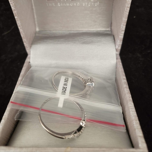 1/2 CT. T.W. princess-cut Sterling silver bridal set 8.5 - Picture 3 of 5